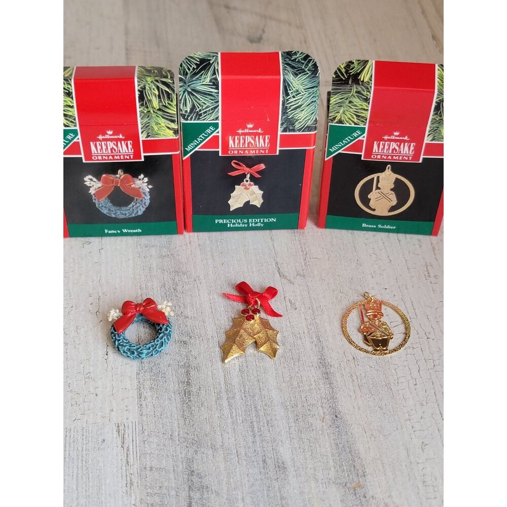 Hallmark‎ miniature wreath holly Soldier ornament Xmas set